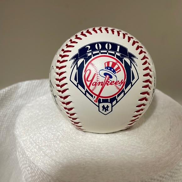 Authentic 2001 Yankees Signed Autograph Baseball - Picture 1 of 8